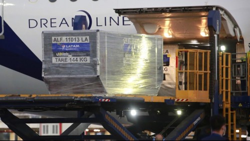 Llega a Chile el cargamento más grande de vacunas Pfizer: más de 88.000 dosis