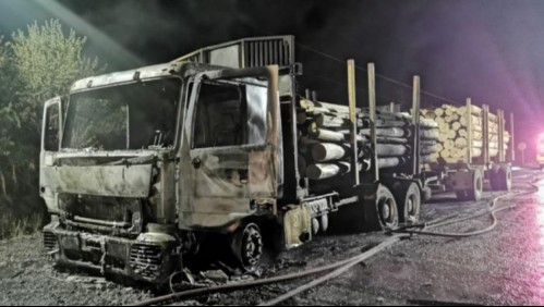 Nuevo ataque incendiario en La Araucanía: Queman camión que transportaba madera