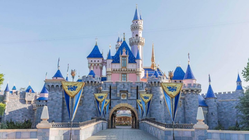 Disneyland abre sus puertas como centro vacunatorio masivo contra el coronavirus