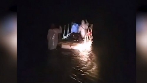 Contagiado con coronavirus es trasladado en balsa de madera y plumavit en Chiloé