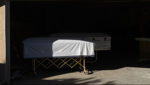 Coronavirus en Estados Unidos: Funeraria tiene ataúdes en sala de descanso y cuerpos almacenados