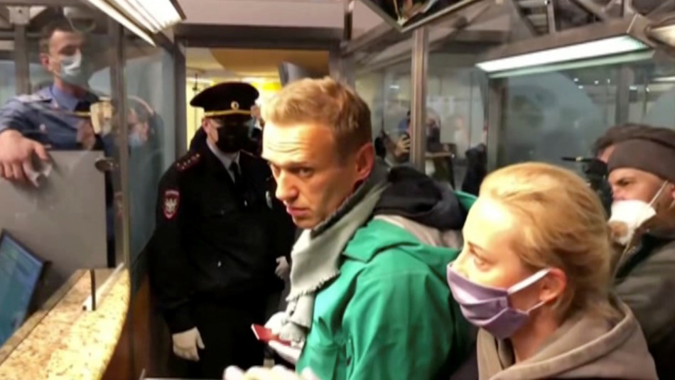 El opositor Alexéi Navalni. Opositor Alexéi Navalni regresa a Rusia tras desvío de avión y es detenido