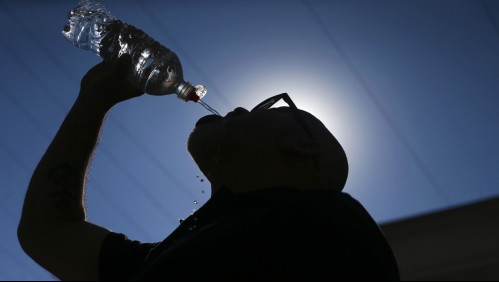 Hasta 35 grados: Altas temperaturas afectarán a Santiago y otras siete regiones del país
