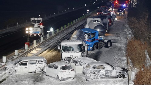 [VIDEO] Nieve provoca brutal choque múltiple que involucró a 140 vehículos en Japón