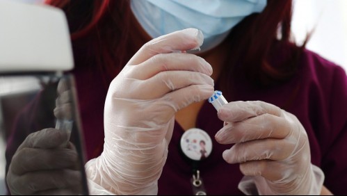 Funcionario de salud tose sin mascarilla cerca de una colega y genera brote de coronavirus