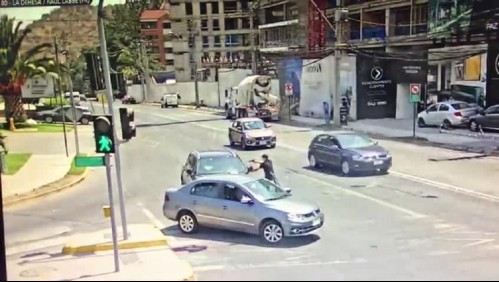 [VIDEO] Huía en auto robado, amenazó a mujer para cambiar de vehículo y terminó detenido