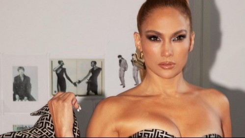 Jennifer Lopez usa una cartera parecida a la de Sharon Fonseca con un elegante look