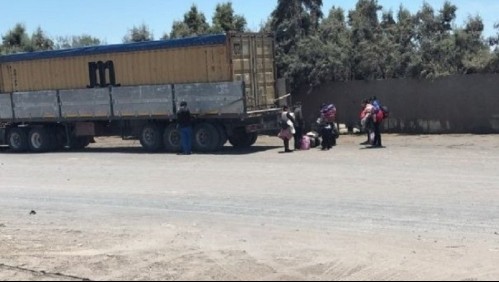 'En condición de encierro y frío': Ocho personas intentaban entrar a Chile escondidas en camión