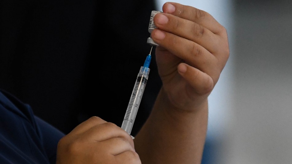 Confirman que mayores de 59 años no recibirán vacuna Sinovac: En ellos se usarán dosis de Pfizer