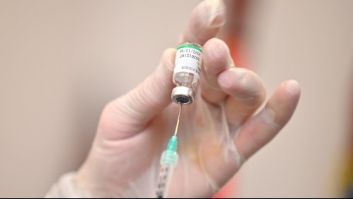 Aprueban uso de vacuna Sinovac en Chile desde los 18 años