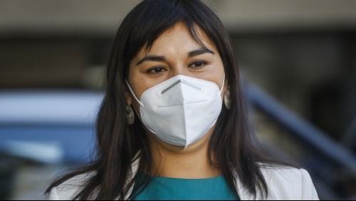 'Le han informado mal': Izkia Siches corrige a Piñera por vacunación del personal de salud