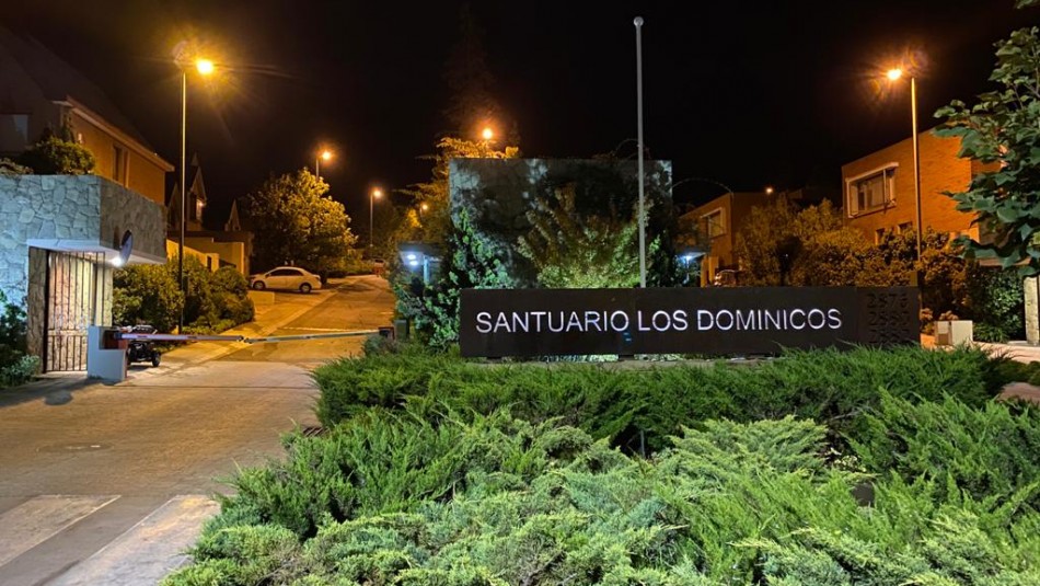 Tres detenidos por atacar a Carabineros en fiscalización de fiesta clandestina en Las Condes Tres detenidos por atacar a Carabineros en fiscalización de fiesta clandestina en Las Condes