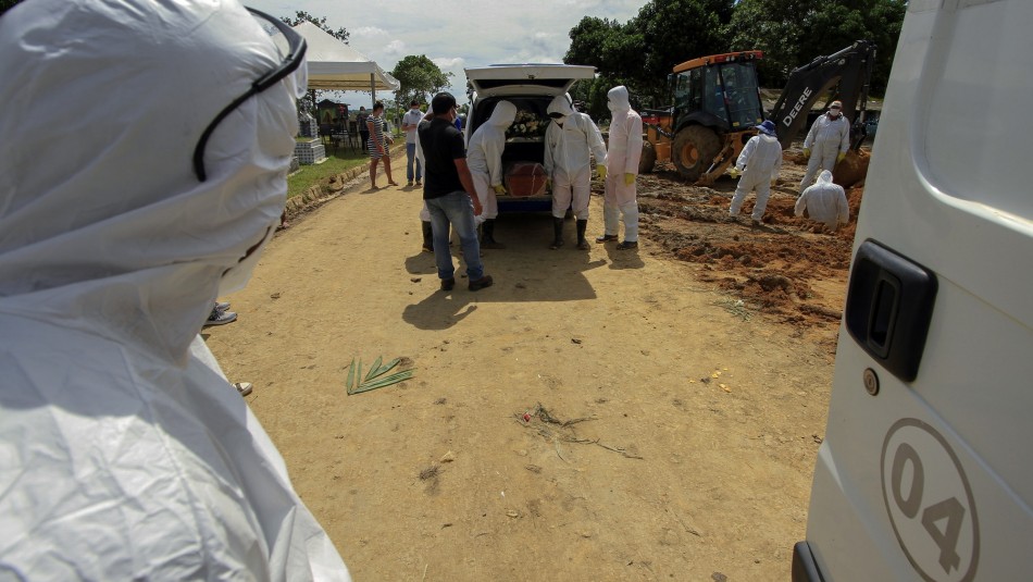 El repleto cementerio de Manaos en Brasil. Drama en Brasil: Se amplía cementerio y se suceden los funerales a causa del coronavirus