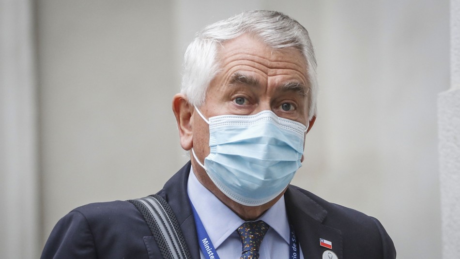 Ministro Paris anuncia que este lunes se analizará el Permiso de Vacaciones Ministro Enrique Paris anuncia que este lunes se analizará el Permiso de Vacaciones