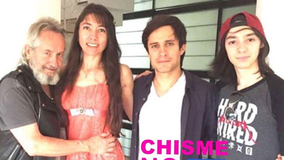 Viuda del padre de Gael García acusa al actor de no ayudarlo y al hijo menor de ser adicto Viuda del padre de Gael García acusa al actor de no ayudarlo y al hijo menor de ser adicto
