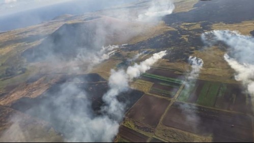 Incendios en Rapa Nui: Intensifican trabajos para controlar llamas en sectores arqueológicos
