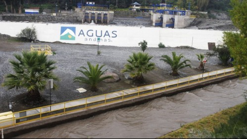 Intendente Guevara llama a 'restringir' el consumo de agua potable ante turbiedad en río Maipo