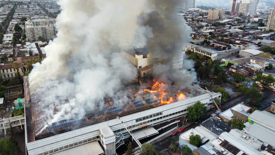 Incendio afecta a Hospital San Borja Incendio afecta a Hospital San Borja: Evacúan a funcionarios y pacientes