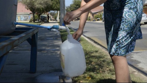 Intendencia Metropolitana hace llamado a 'juntar agua' por posible corte masivo de suministro