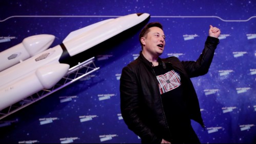 SpaceX espera llevar sus primeros turistas al espacio a fines de 2021
