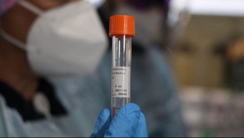 'Juegan con la vida': Usan como fachada hospital de Santiago para vender PCR negativos falsos