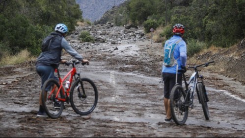 'Arranqué por la ventana': Vecina relata aluvión que afectó a su casa en San José de Maipo