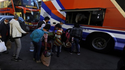 'No damos abasto': Trasladan a 624 migrantes desde Colchane a residencias sanitarias en Iquique