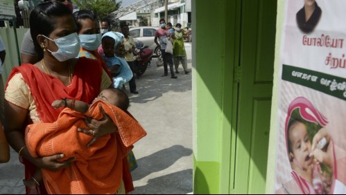 Niños que debían ser vacunados contra la polio terminan intoxicados con desinfectante para manos