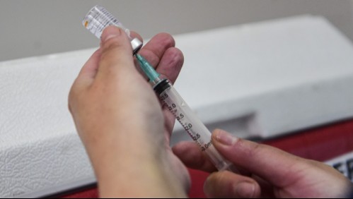 Facultad de medicina de la U. de Chile defiende uso de vacuna Sinovac tras dichos de inmunóloga
