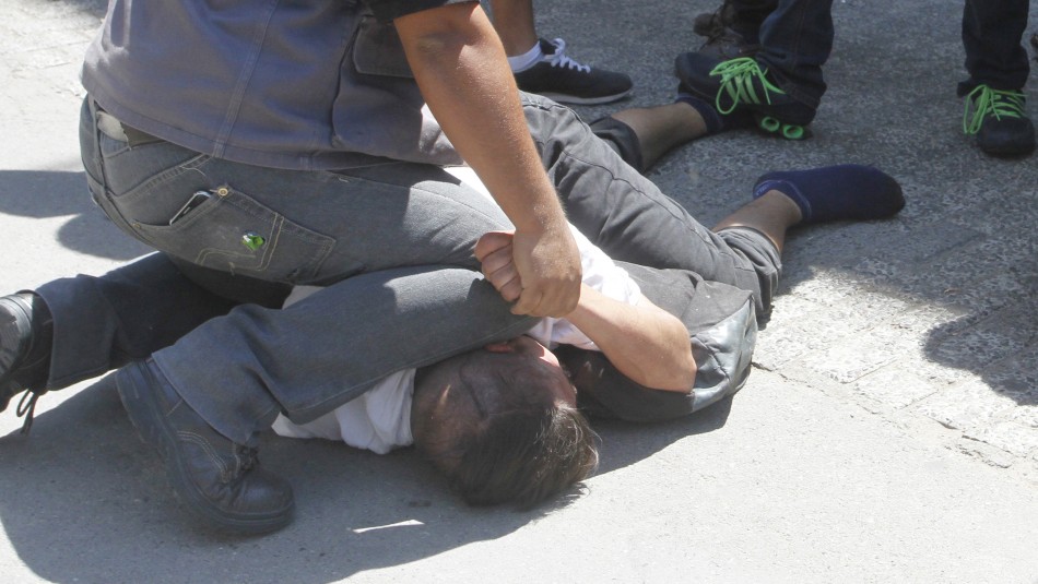 Detenciones ciudadanas: Los delitos y las penas que arriesgan quienes agredan a los retenidos Detenciones ciudadanas: Los delitos y las penas que arriesgan quienes agredan a los retenidos
