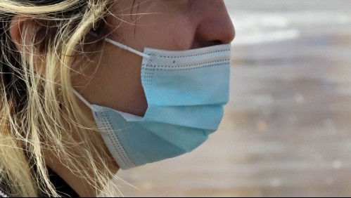 Empleada de supermercado fue despedida por usar mal la mascarilla: La ocupaba bajo la nariz