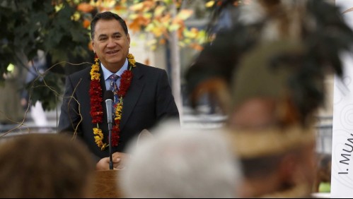 Alcalde de Rapa Nui critica a Delgado por falta de apoyo en vacunación: 'Traicionó a los ediles'
