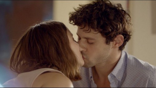 'Tiernos': Cata y Julián revolucionaron las redes con su primer beso en 'Edificio Corona'