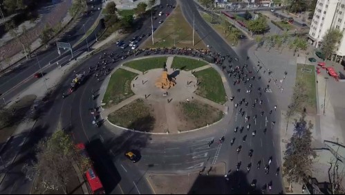Desvíos de tránsito y cierre de estación del Metro por manifestaciones en Plaza Baquedano