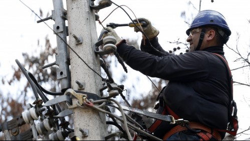 CGE compensará a clientes por prolongados cortes de luz tras sistema frontal