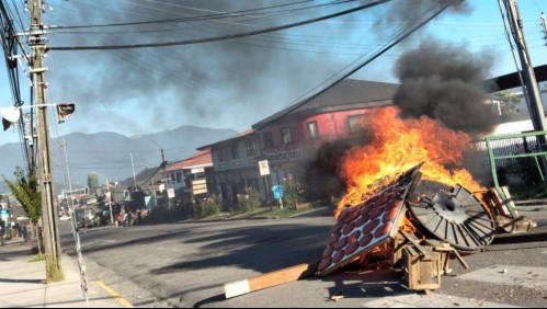 Se registran manifestaciones y barricadas por muerte de artista callejero en Panguipulli