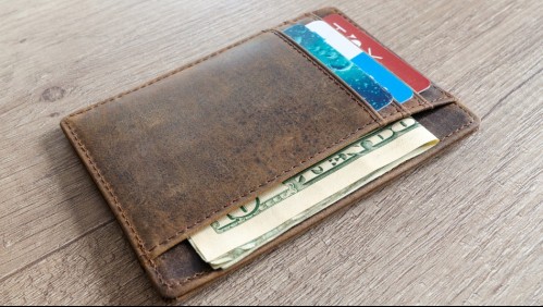 Meteorólogo recuperó su billetera 53 años después de perderla en la Antártida