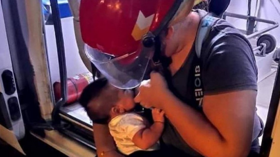 Bombera amamantó a su pequeño bebé en pleno incendio