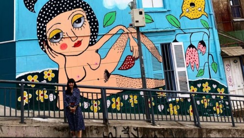 Vandalizan polémico mural de Mon Laferte en Valparaíso: Le lanzaron pintura