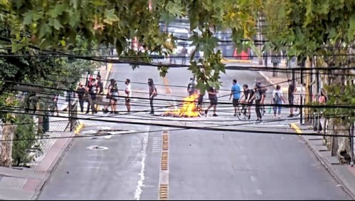 Reportan desvíos de tránsito en varias comunas de Santiago por manifestaciones
