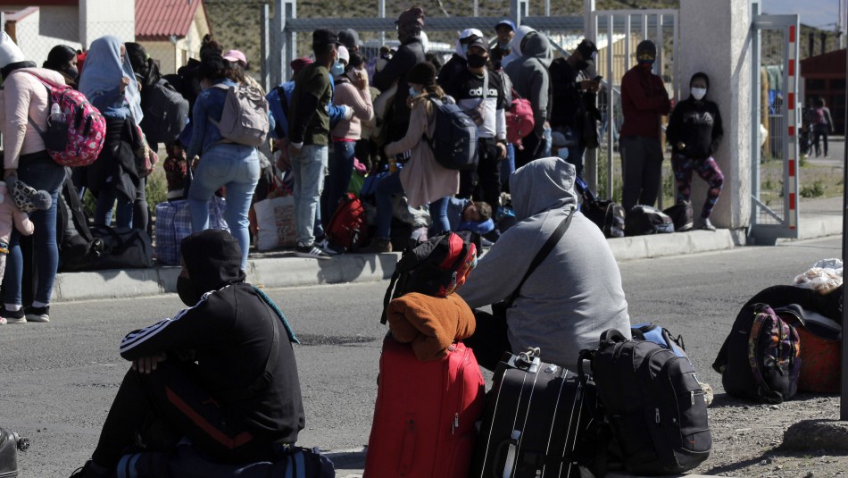 Vacunación extranjeros Gobierno aclara que extranjeros irregulares que son Fonasa tramo A sí serán vacunados