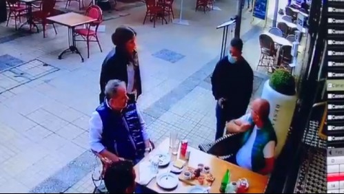'Motoclock': video capta violento asalto a clientes en restaurante de Las Condes