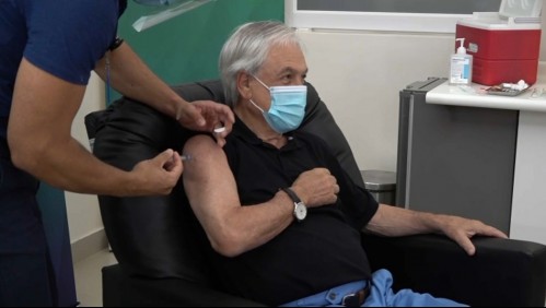Piñera recibe primera dosis de vacuna contra el coronavirus: 'Seguiremos hasta vacunar a todos'