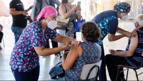 Vacuna contra el coronavirus: Llegan 600 nuevas dosis a El Quisco para cubrir falta de unidades