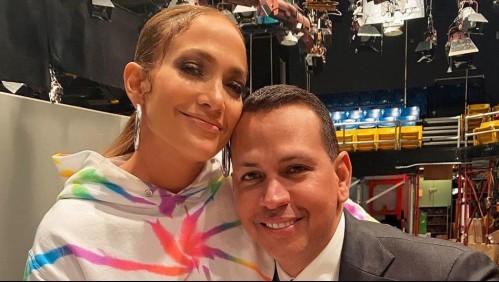 Jennifer Lopez muestra ramo de flores que le envió su novio y fans no perdonan la 'infidelidad'