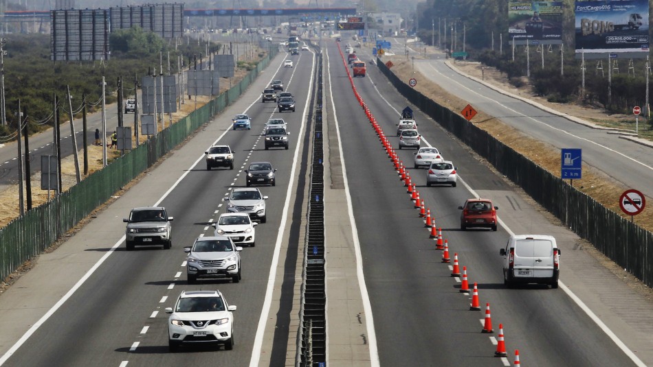 Balance de carreteras Balance de carreteras: Más de 178 mil vehículos han salido de la RM durante este fin de semana