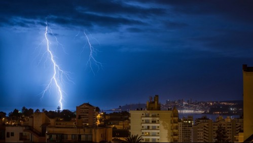 Meteorología emite alerta por posibles tormentas eléctricas en cinco regiones del país