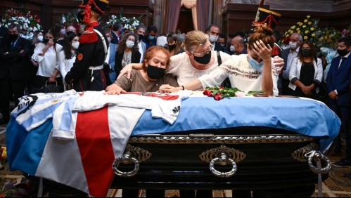 Carlos Menem fue sepultado este lunes en una ceremonia con honras militares y rito musulmán