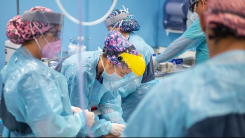 Minsal reporta 2.330 casos nuevos: 'Contagios vienen bajando pero debemos ser cautos'