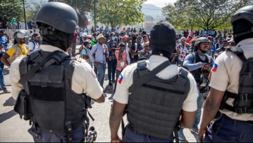 Militares peruanos impiden ingreso de migrantes haitianos desde Brasil